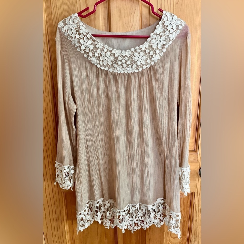 Cal Style USA Elegant Lace Trim Women's Top Size 2XL Beige Wrinkle Free Travel
